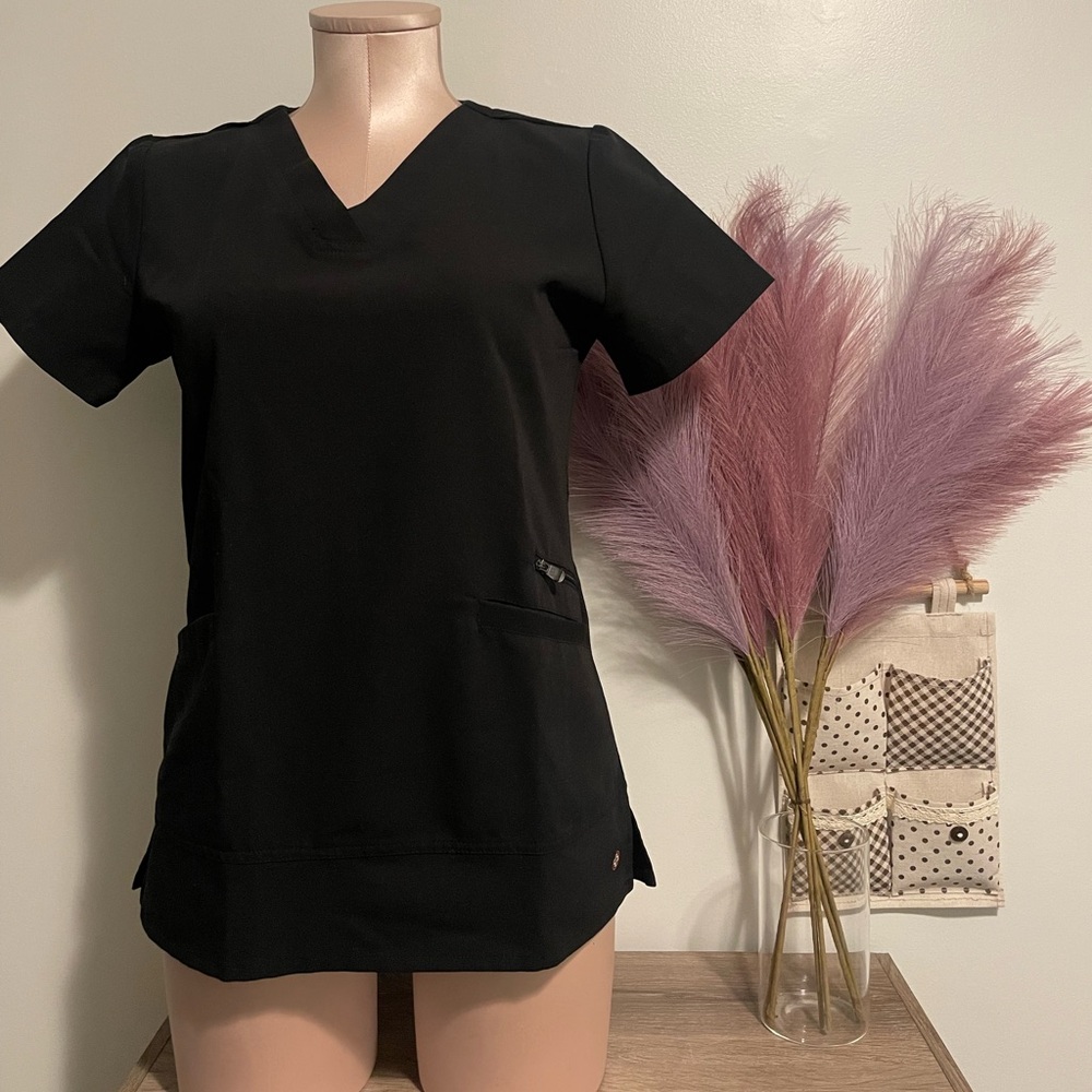 796 White Cross V-Tess Women's V-neck Top - Size: X-Small